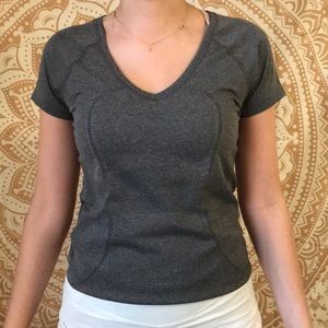 Size 6 Lululemon Swiftly Tech Short Sleeve V-Neck
